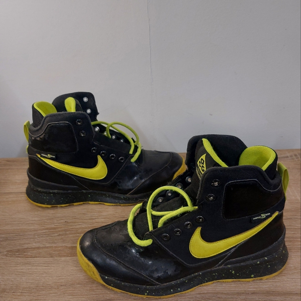 Nike ACG all weather boots w8.5/y7 neon yellow and black